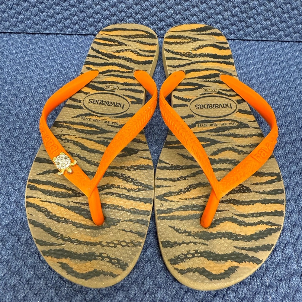 Havaianas Tiger Stripe Flip Flops with Rhinestone Turtle and‎ Orange Straps